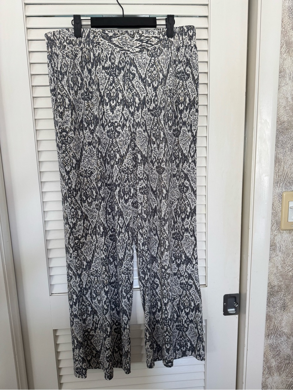 IMAN Black & White Ikat-Print Wide Leg Pants